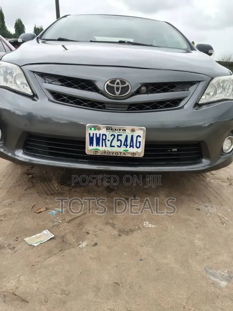 Toyota Corolla LE 4dr Sedan (1.8L 4cyl 4A) 2012 Gray