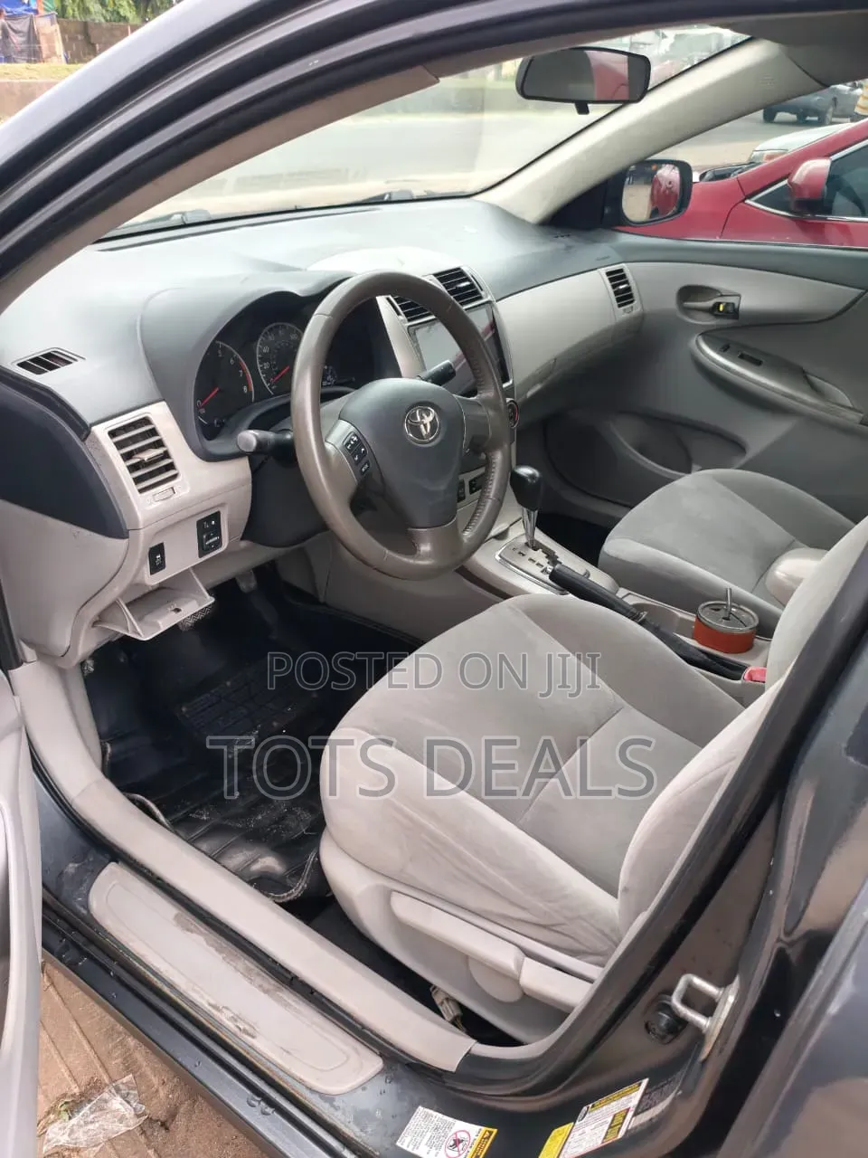 Toyota Corolla LE 4dr Sedan (1.8L 4cyl 4A) 2012 Gray