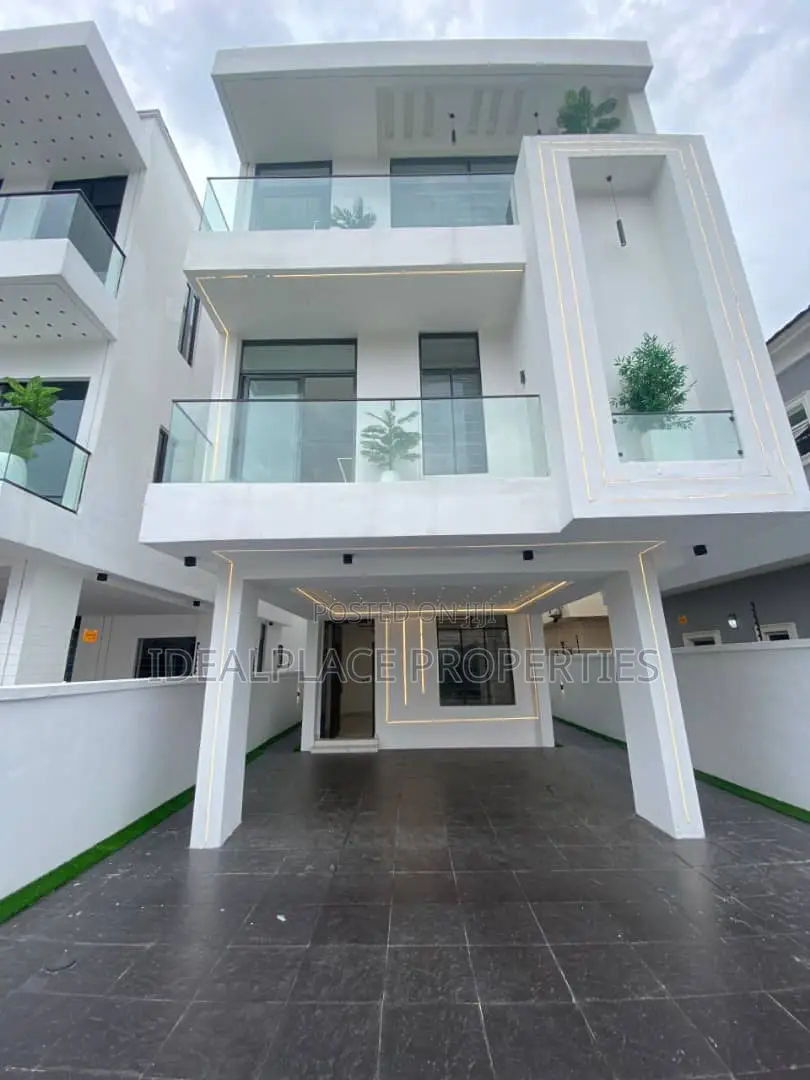 5bdrm Duplex in Chevron for sale