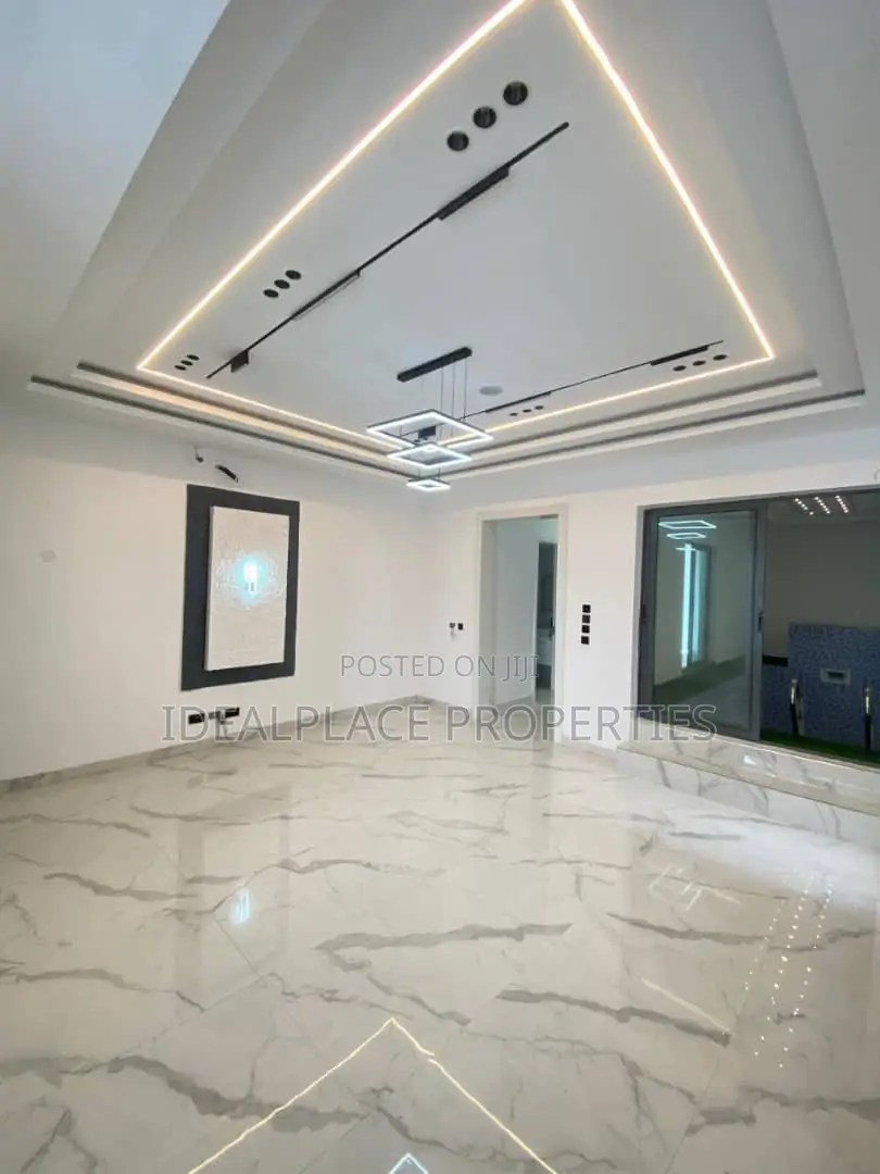 5bdrm Duplex in Chevron for sale