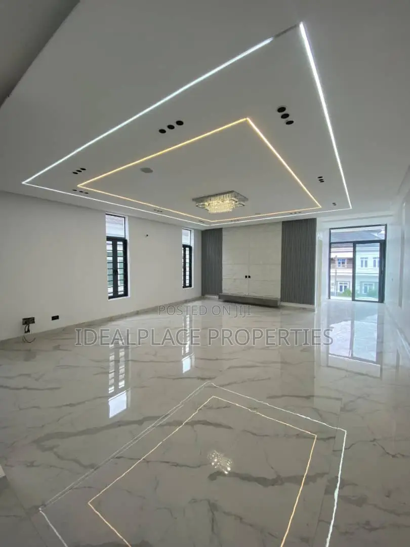 5bdrm Duplex in Chevron for sale