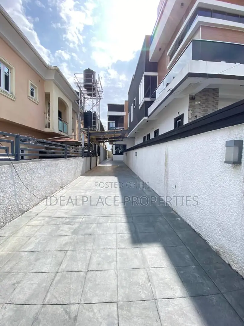 4bdrm Duplex in Chevron for sale