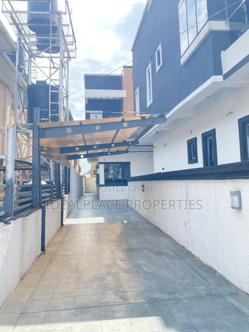 4bdrm Duplex in Chevron for sale