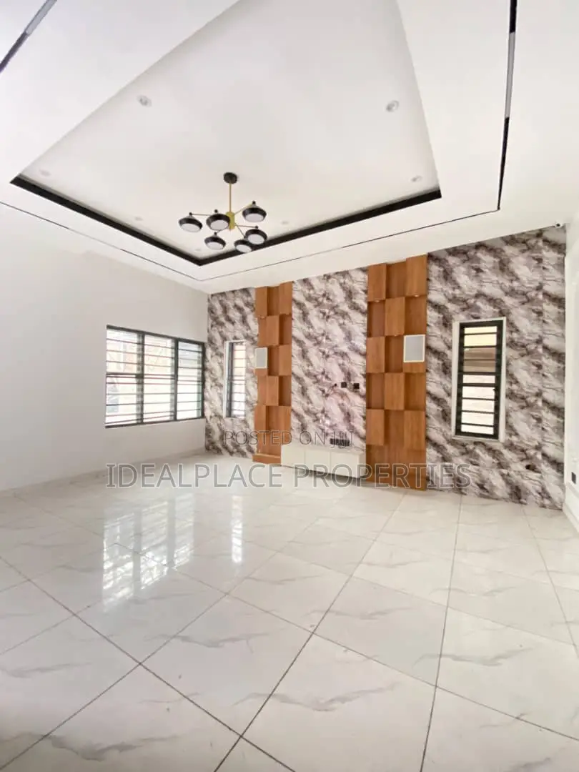 4bdrm Duplex in Chevron for sale