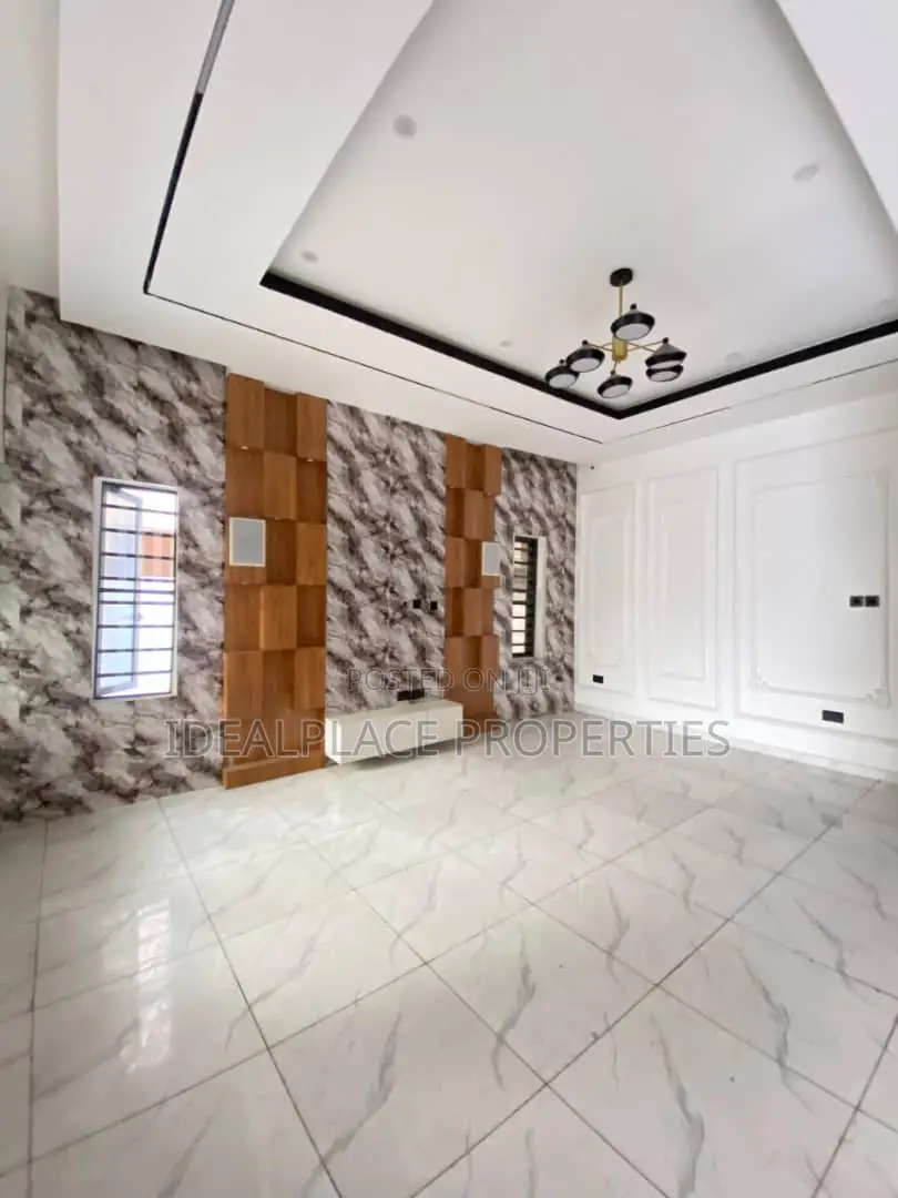 4bdrm Duplex in Chevron for sale