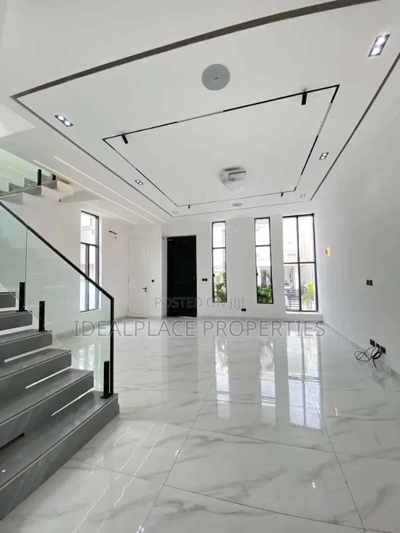 4bdrm Duplex in Chevron for sale