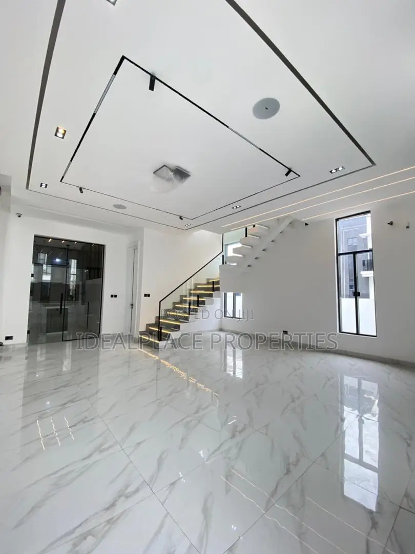 4bdrm Duplex in Chevron for sale