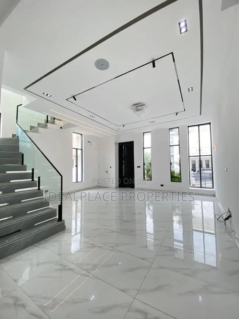 4bdrm Duplex in Chevron for sale