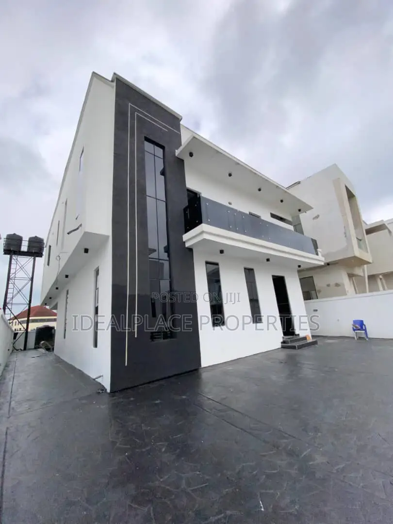 5bdrm Duplex in Chevron for sale