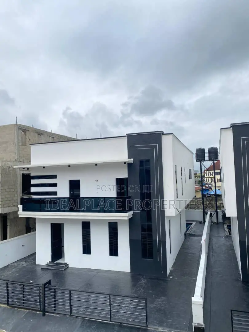 5bdrm Duplex in Chevron for sale