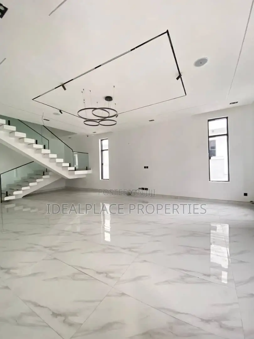 5bdrm Duplex in Chevron for sale