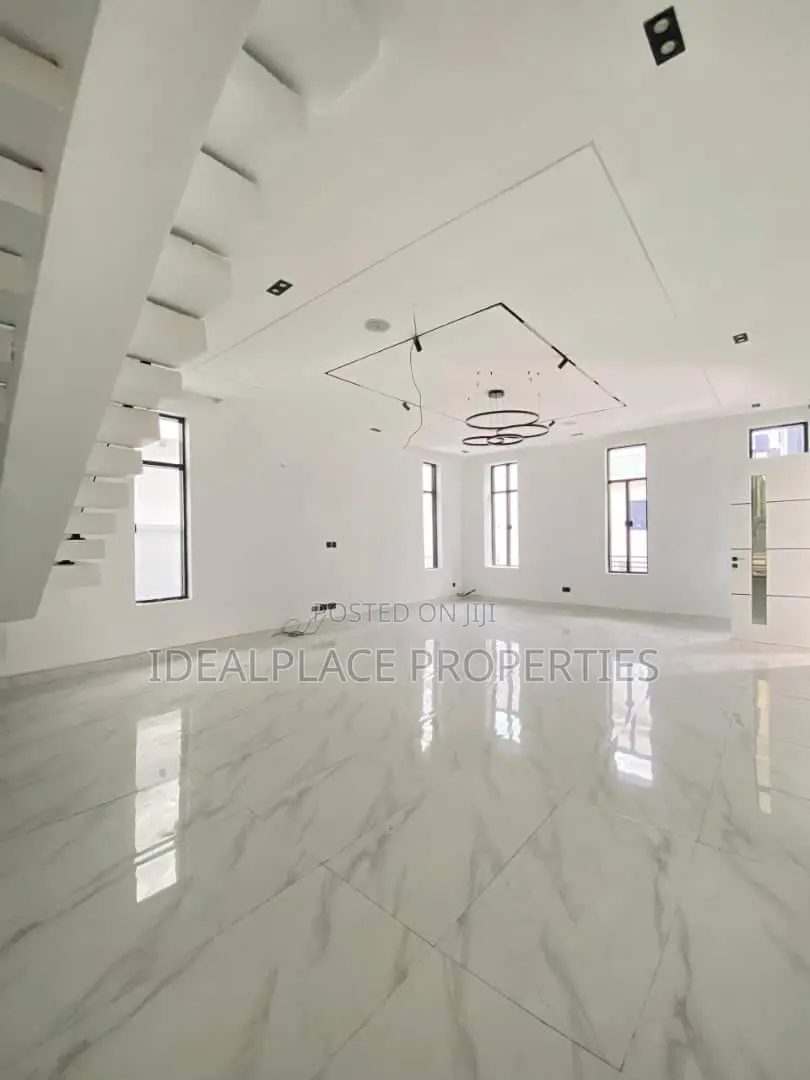 5bdrm Duplex in Chevron for sale