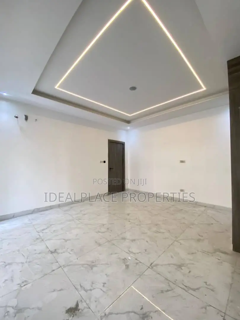 2bdrm Apartment in Lekki Phase 1 for sale
