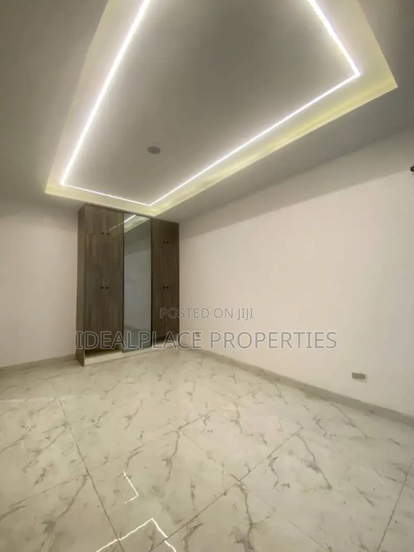2bdrm Apartment in Lekki Phase 1 for sale