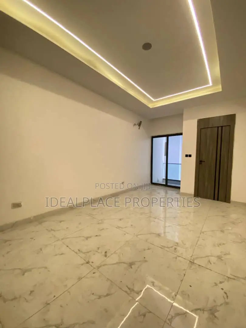 2bdrm Apartment in Lekki Phase 1 for sale