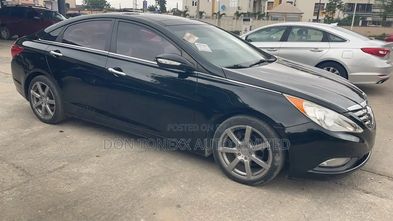 Hyundai Sonata Limited Sedan FWD (2.4L 4cyl 6A) 2012 Black