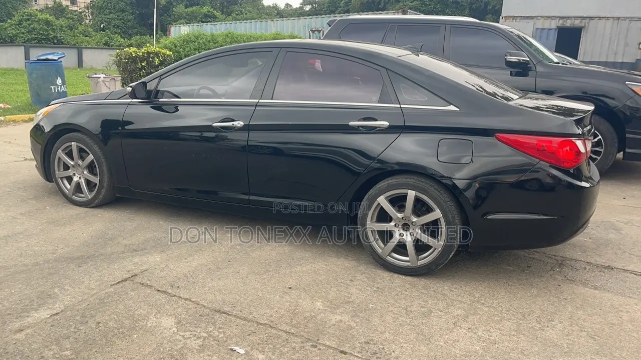 Hyundai Sonata Limited Sedan FWD (2.4L 4cyl 6A) 2012 Black