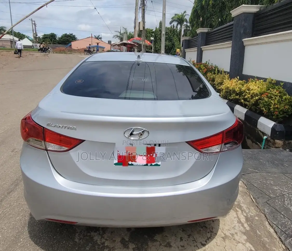Hyundai Elantra GLS Sedan FWD (1.8L 4cyl 6A) 2013 Silver