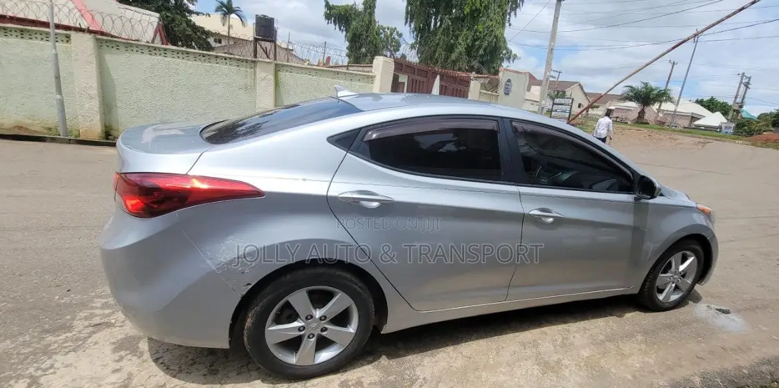 Hyundai Elantra GLS Sedan FWD (1.8L 4cyl 6A) 2013 Silver