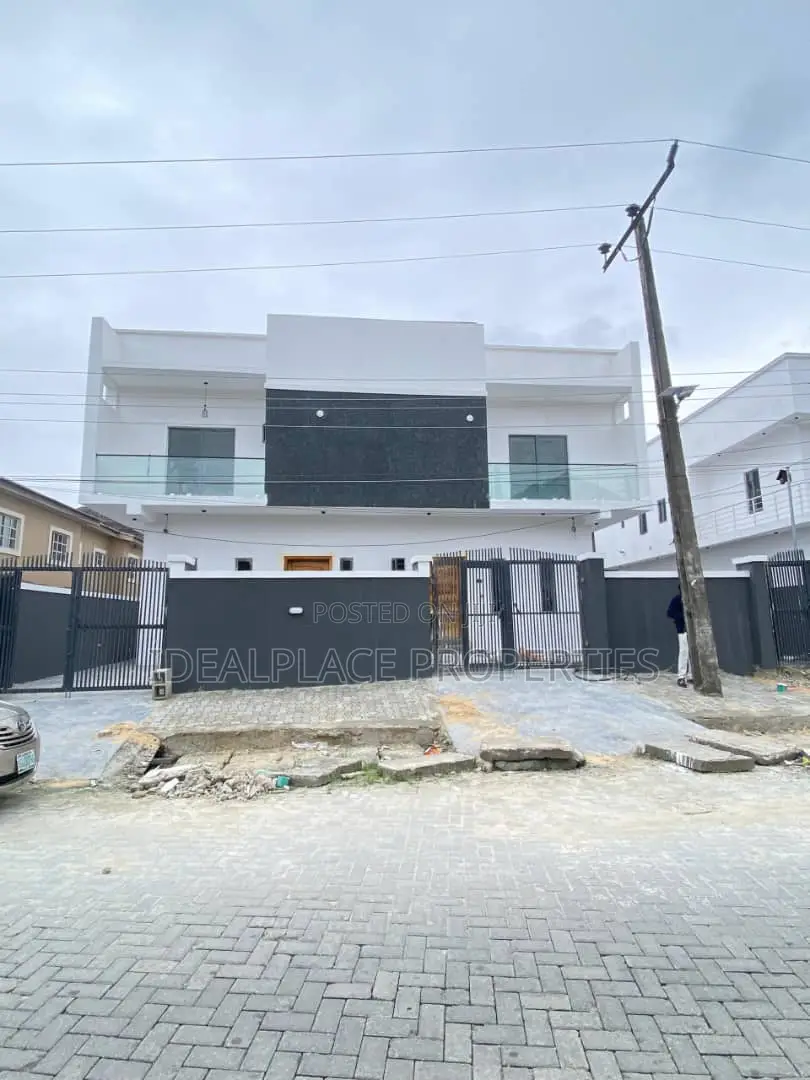 4bdrm Duplex in Chevron for sale