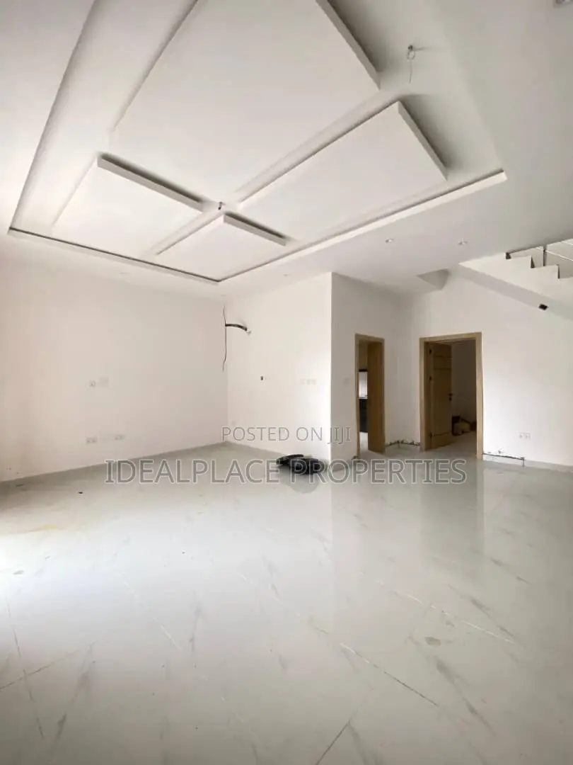 4bdrm Duplex in Chevron for sale