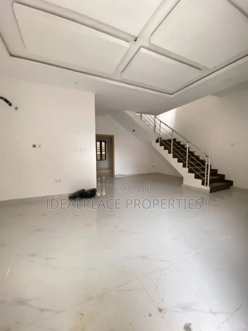 4bdrm Duplex in Chevron for sale