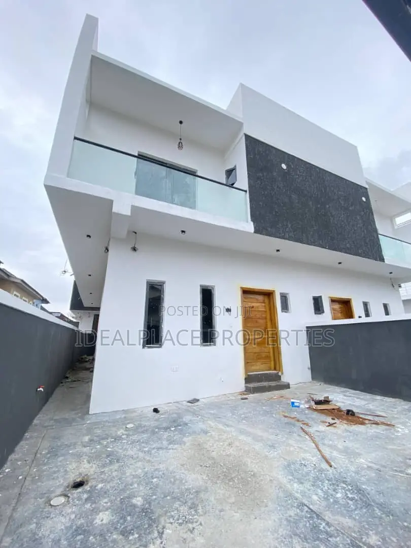 4bdrm Duplex in Chevron for sale