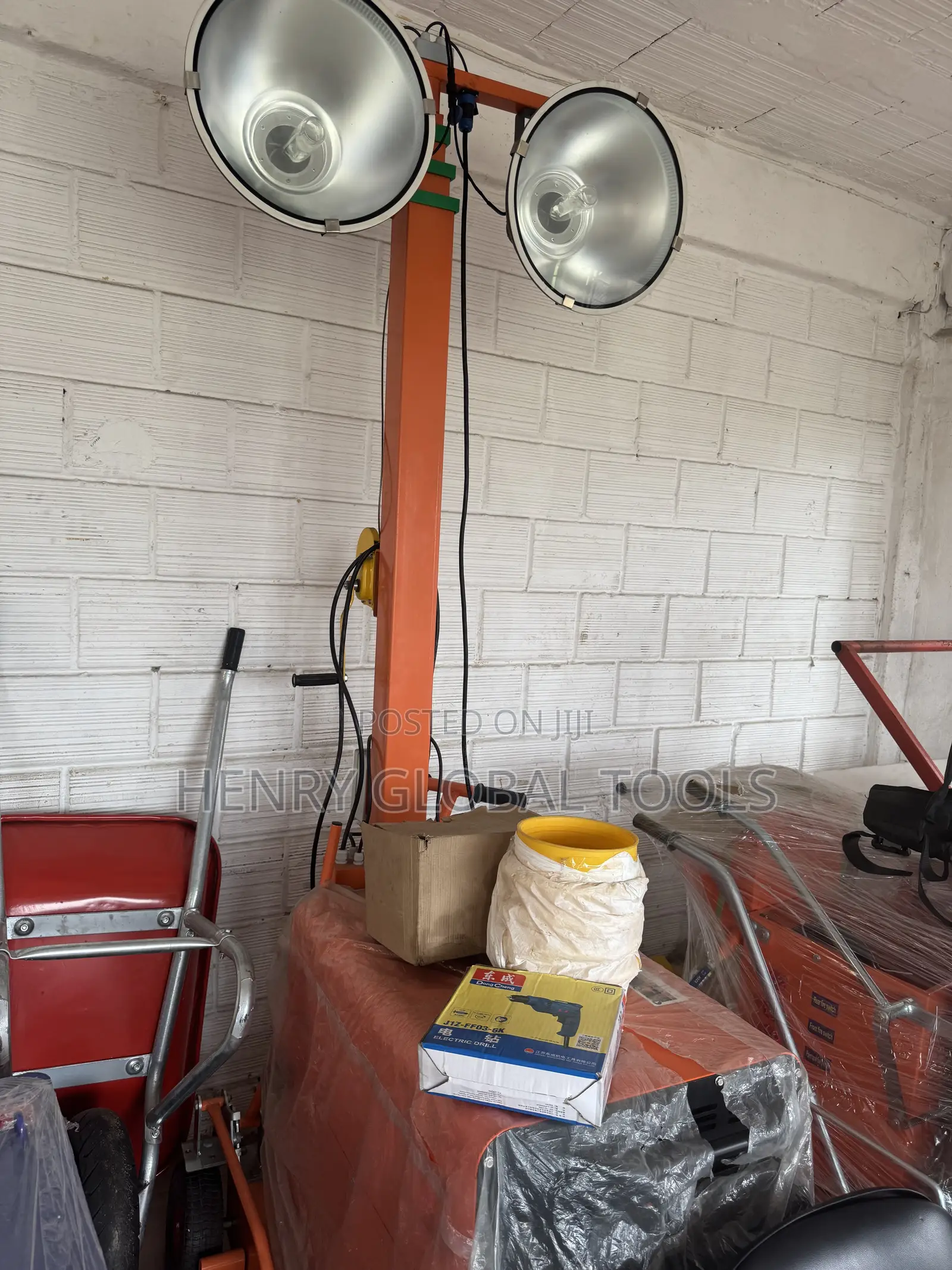 8meter Heavy-Duty Portable Tower Light – Double Head