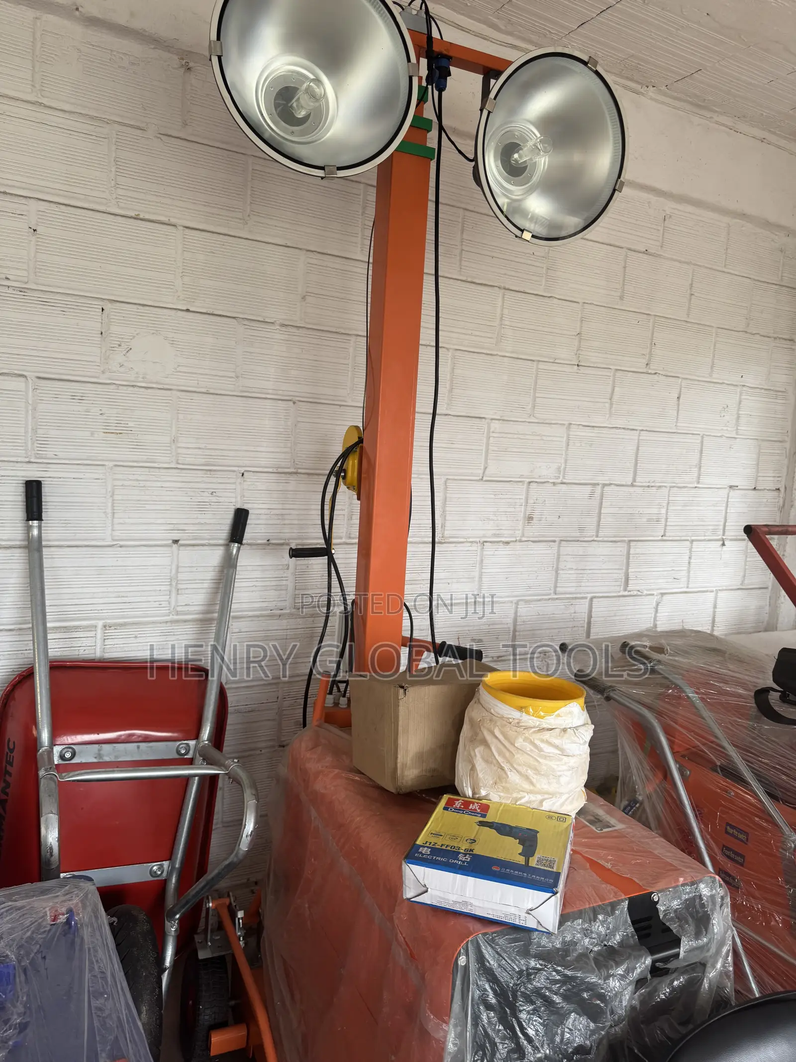 8meter Heavy-Duty Portable Tower Light – Double Head