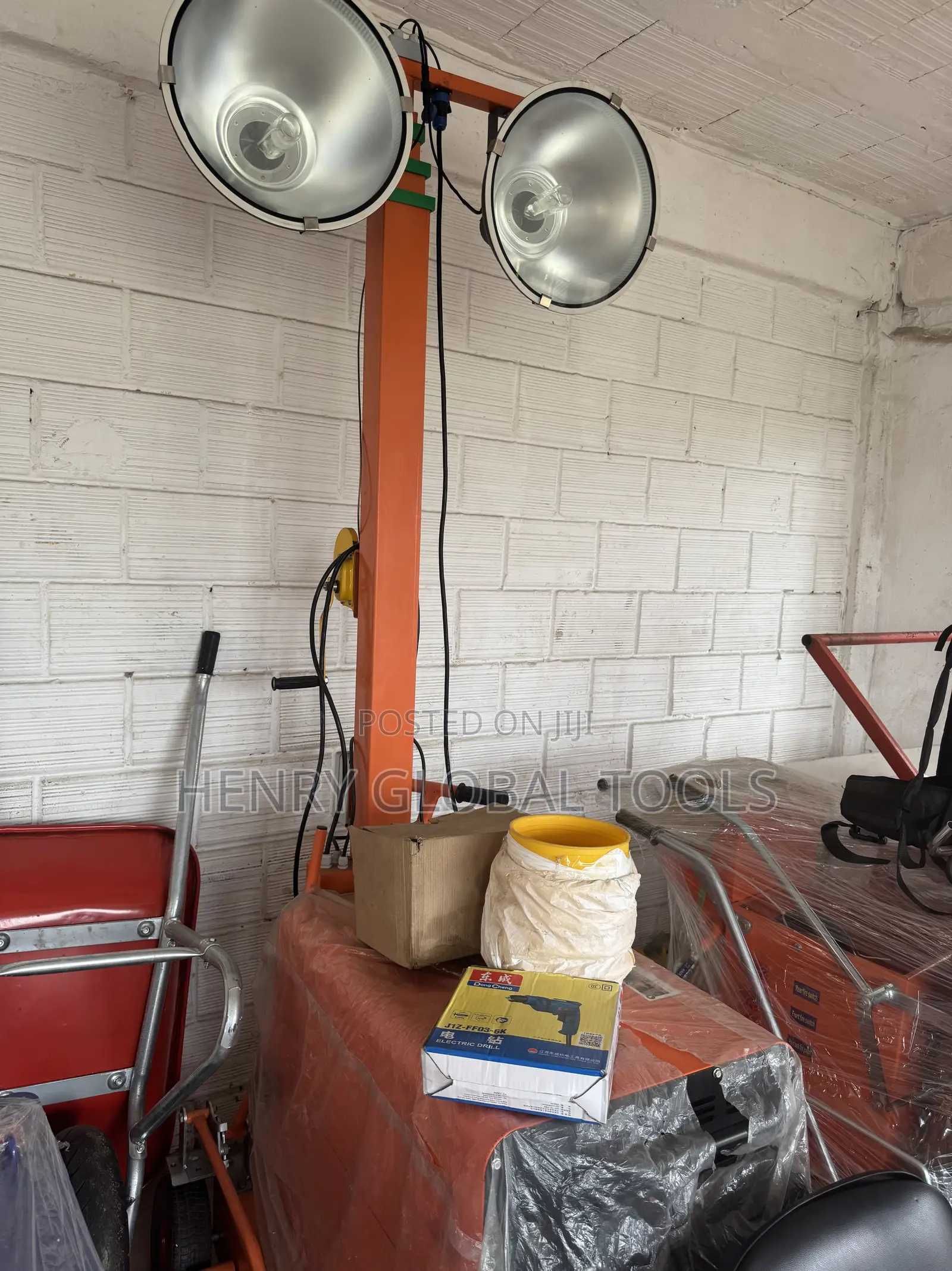 8m Heavy-Duty Portable Tower Light – Double Head