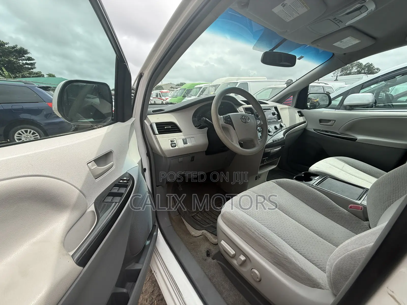 Toyota Sienna 2013 White
