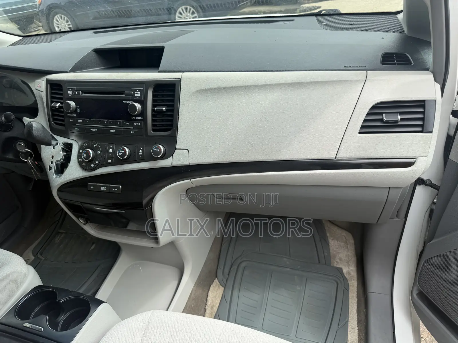 Toyota Sienna 2013 White
