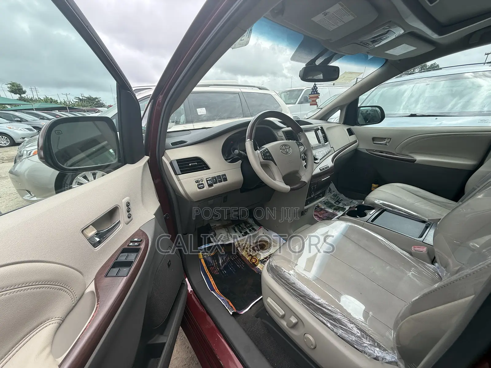 Toyota Sienna 2013 Red