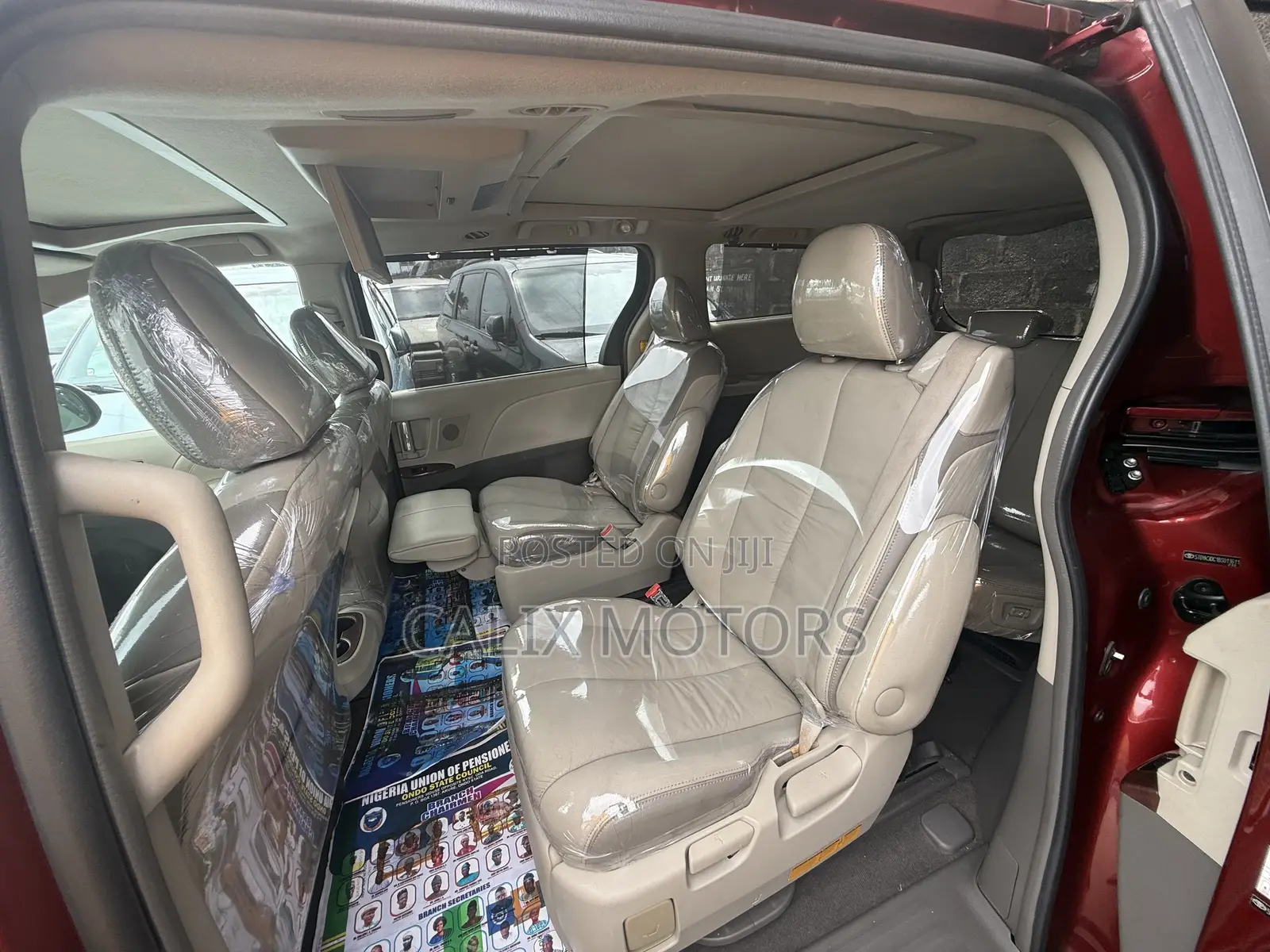 Toyota Sienna 2013 Red