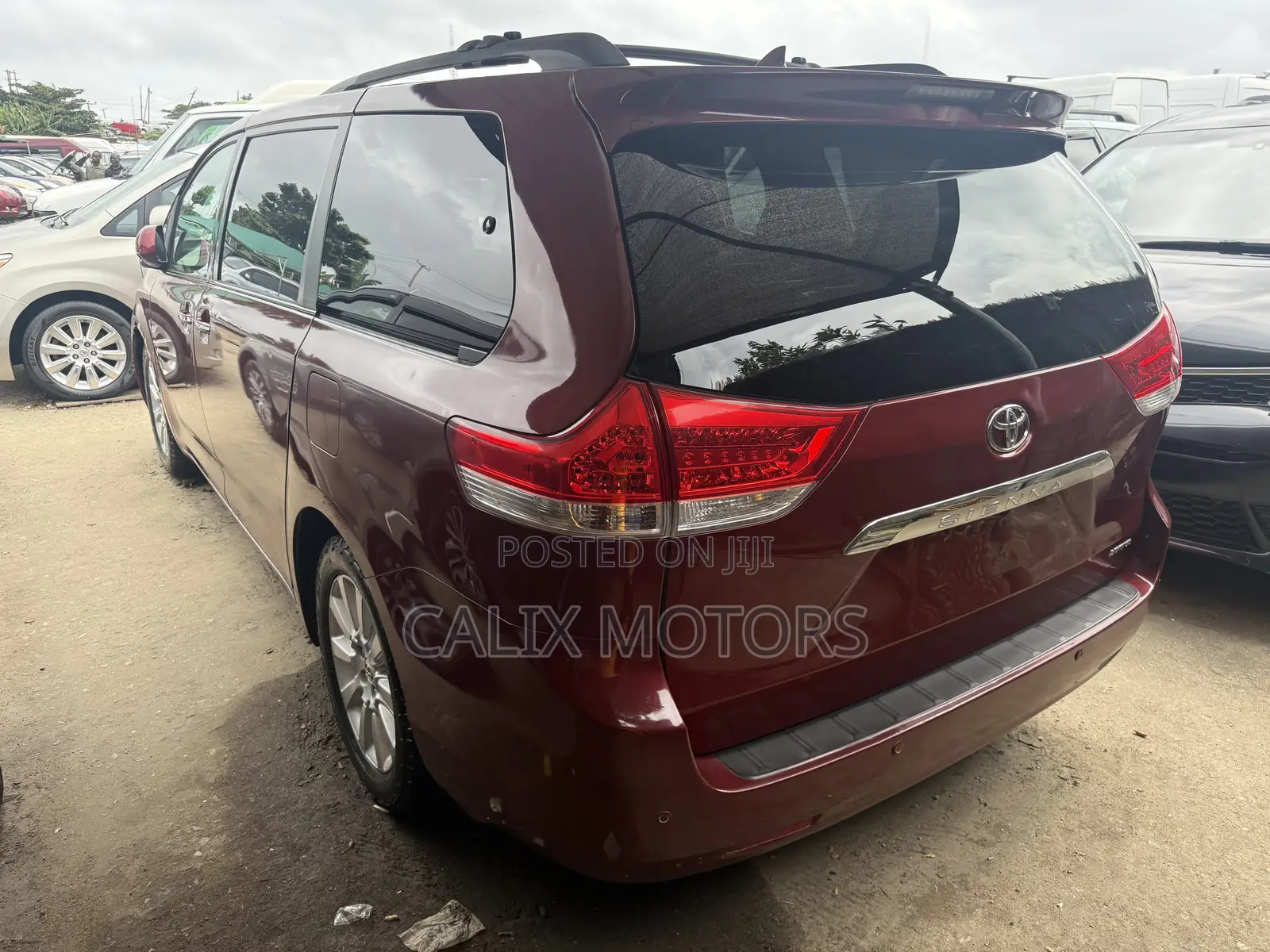 Toyota Sienna 2013 Red