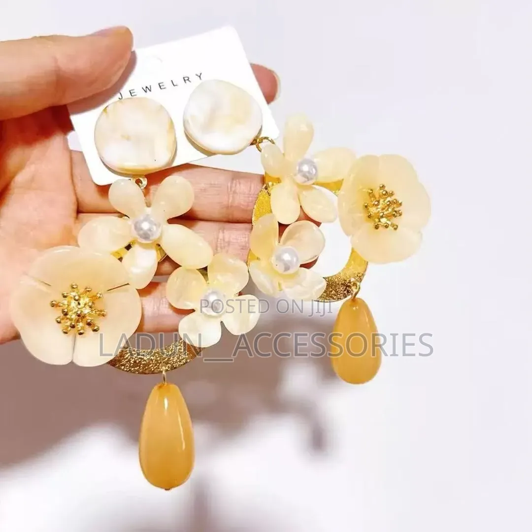 Bold Flower Earring