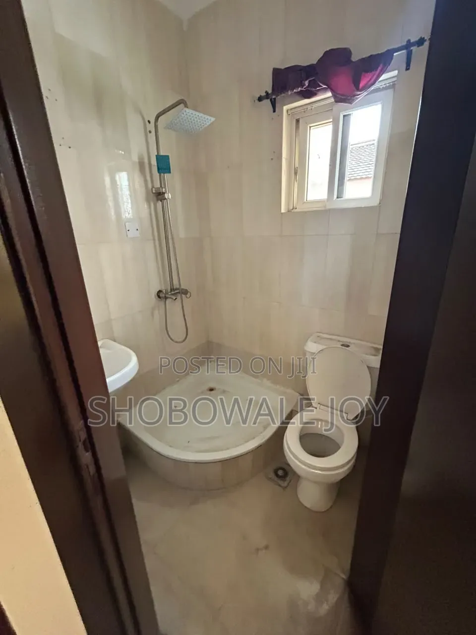Mini Flat in Chevron for rent