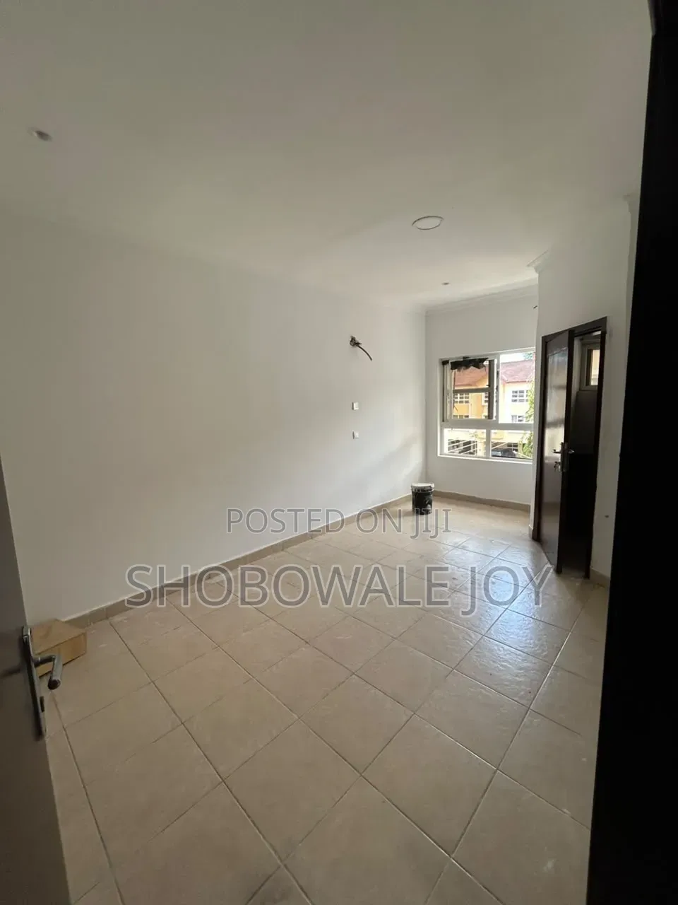 Mini Flat in Chevron for rent