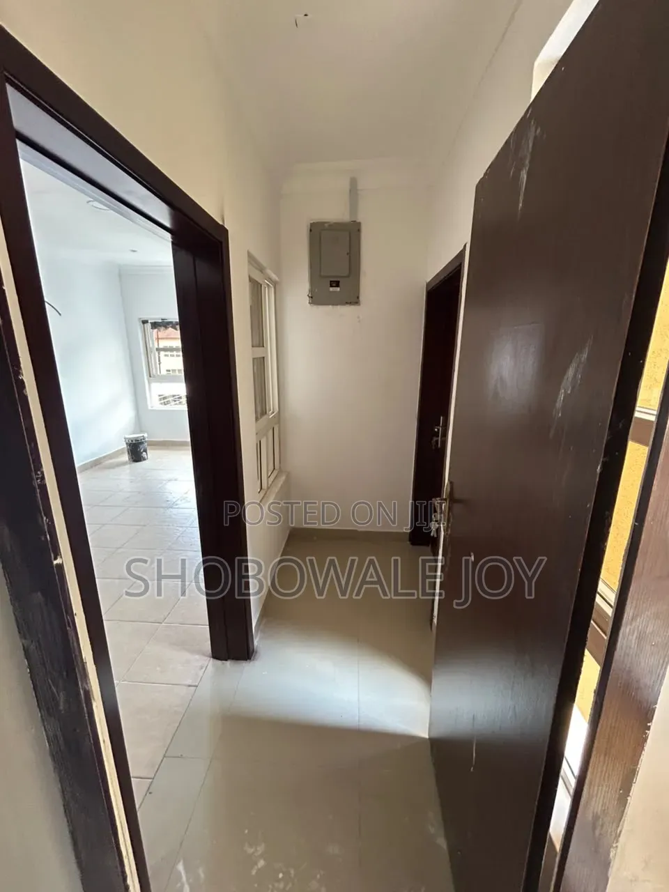 Mini Flat in Chevron for rent