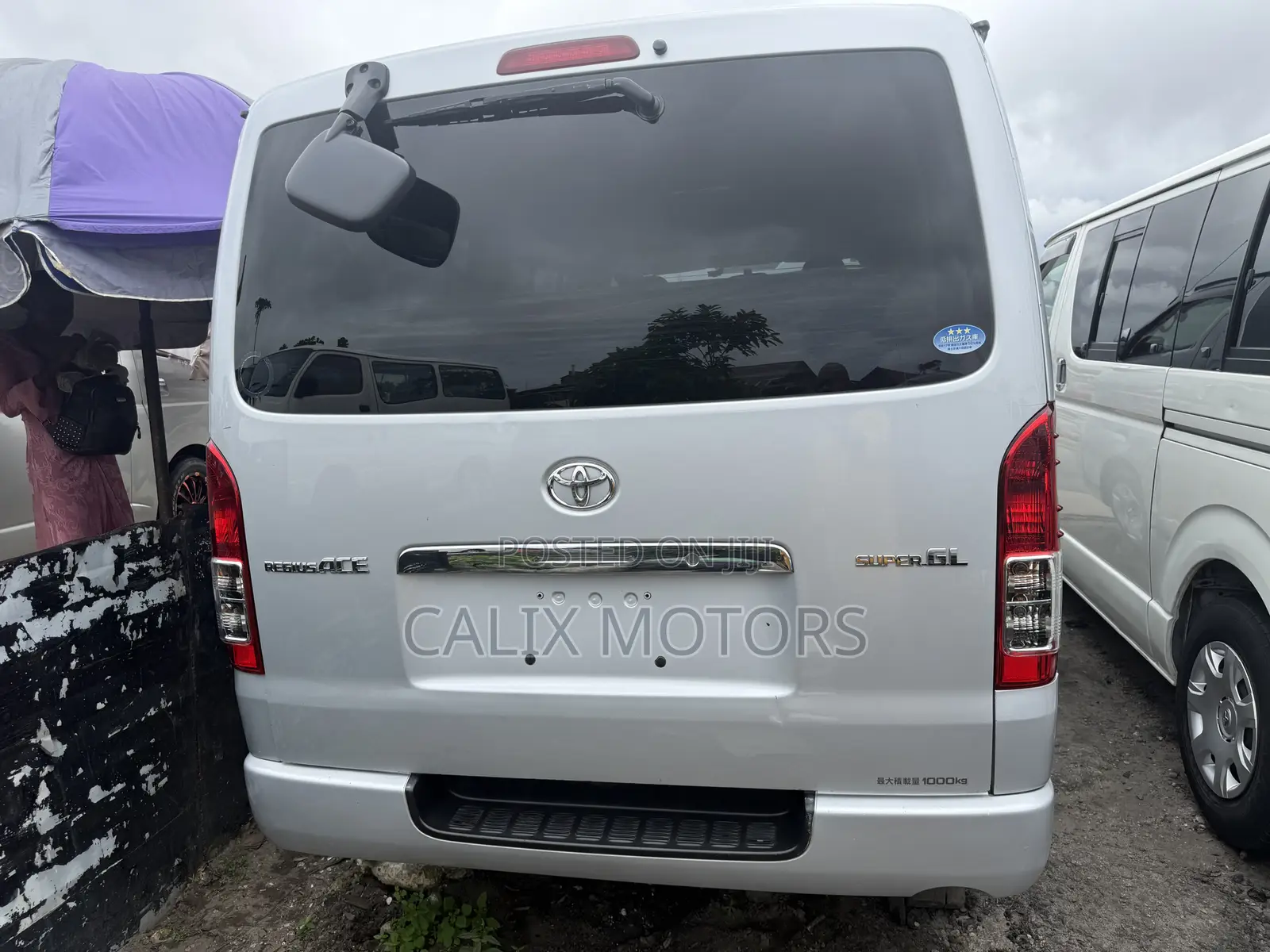 Toyota HiAce 2010 Silver