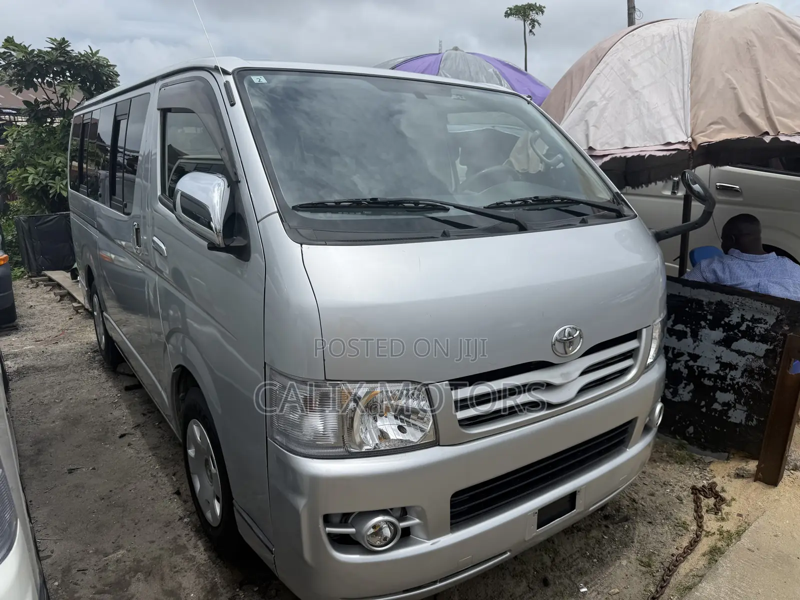 Toyota HiAce 2010 Silver