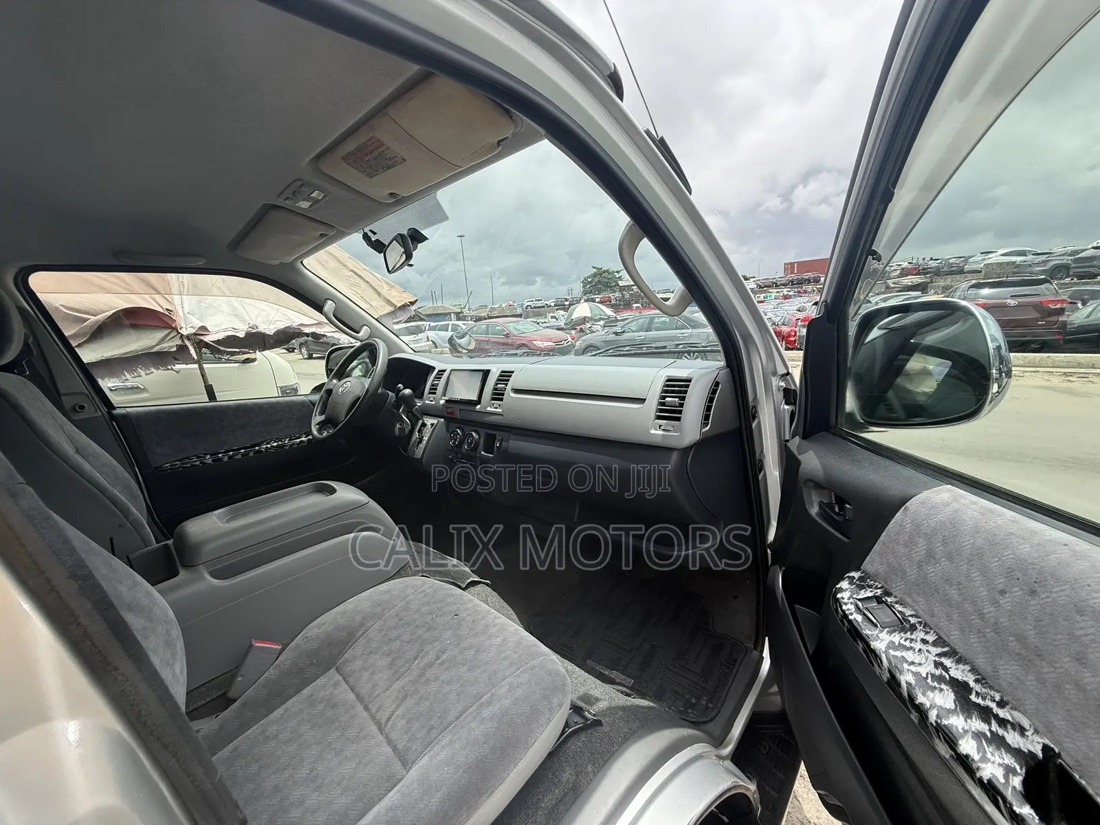 Toyota HiAce 2010 Silver