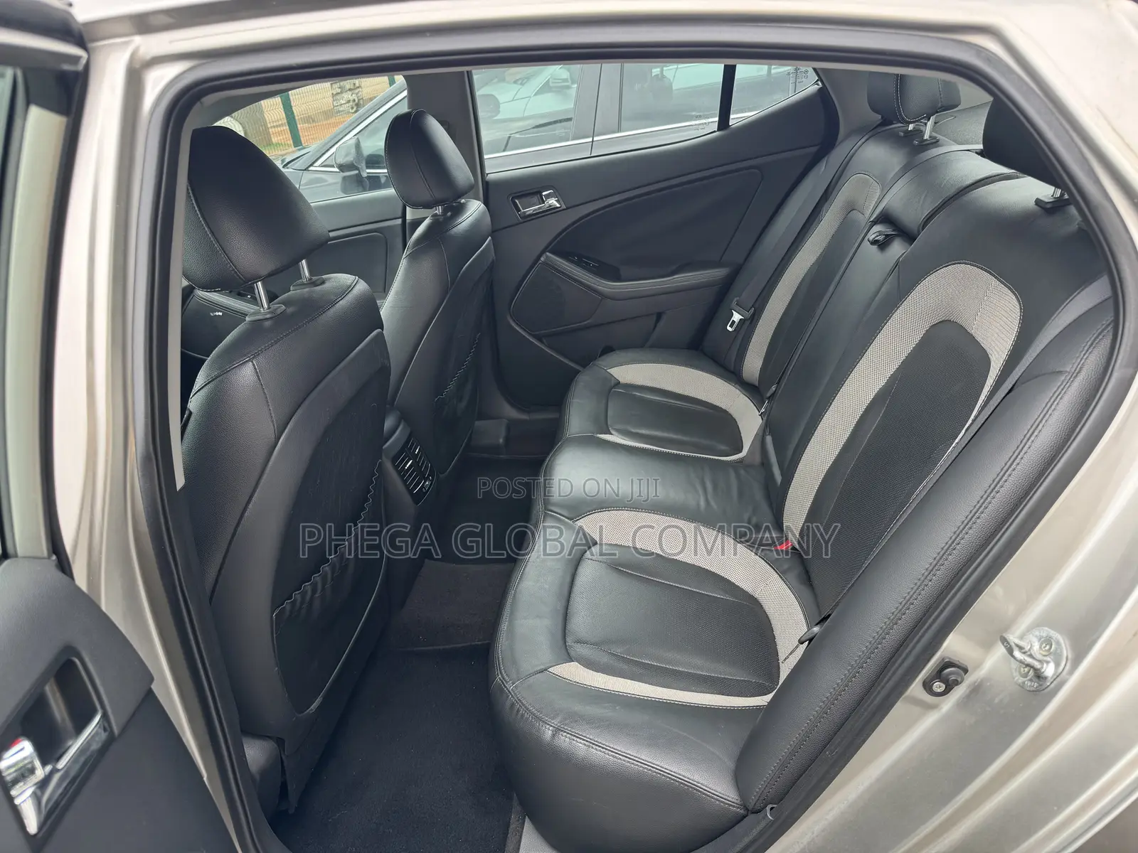 Kia Optima EX Turbo Sedan (2.0L 4cyl 6A) 2011 Gold