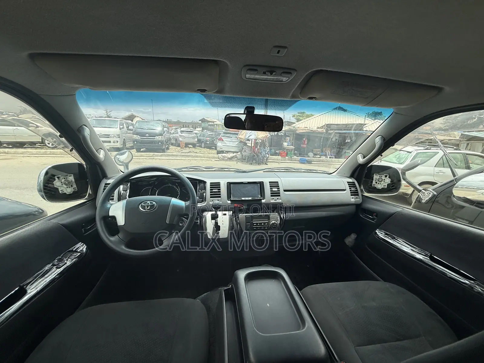 Toyota HiAce 2014 White