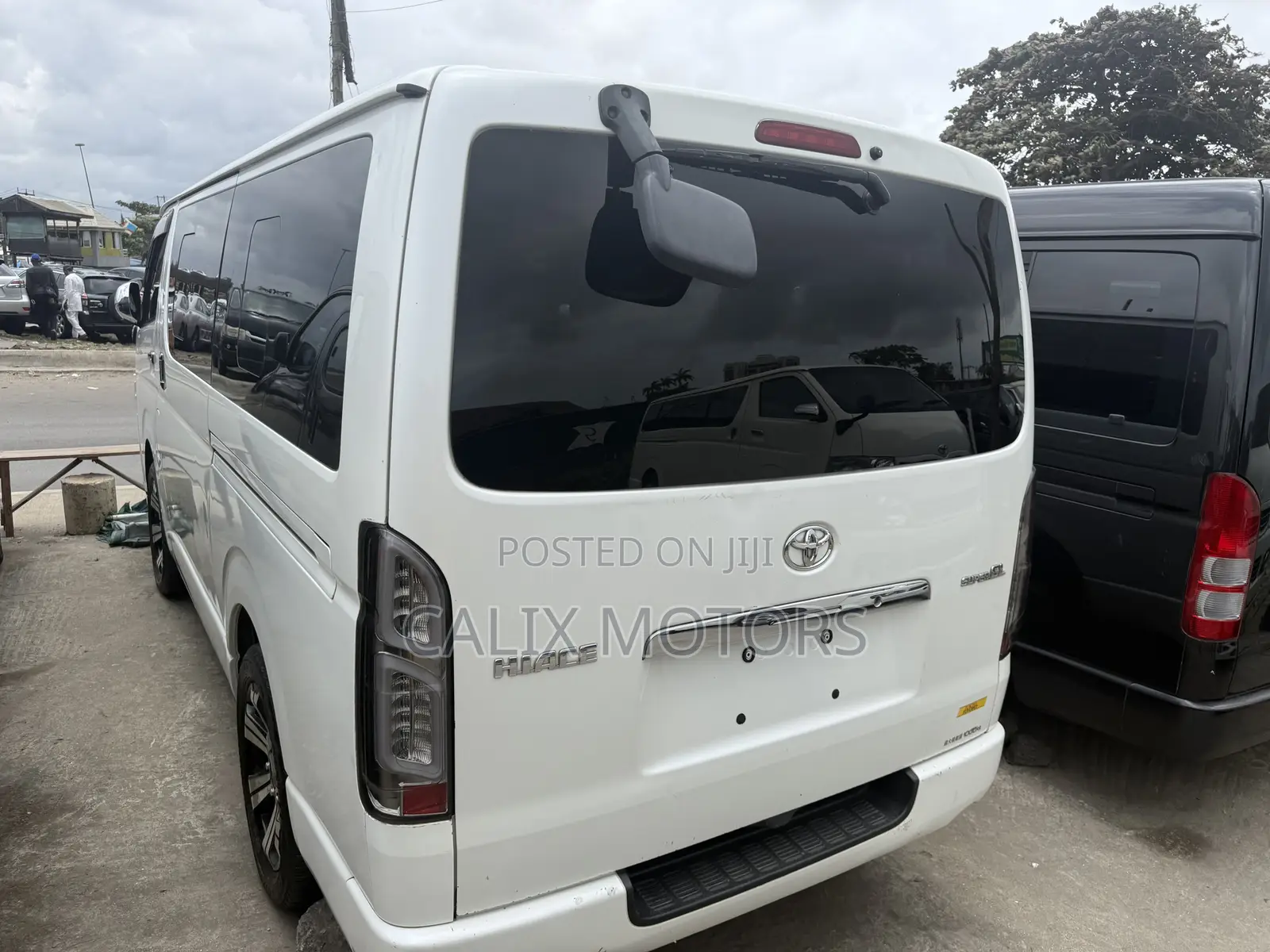 Toyota HiAce 2014 White