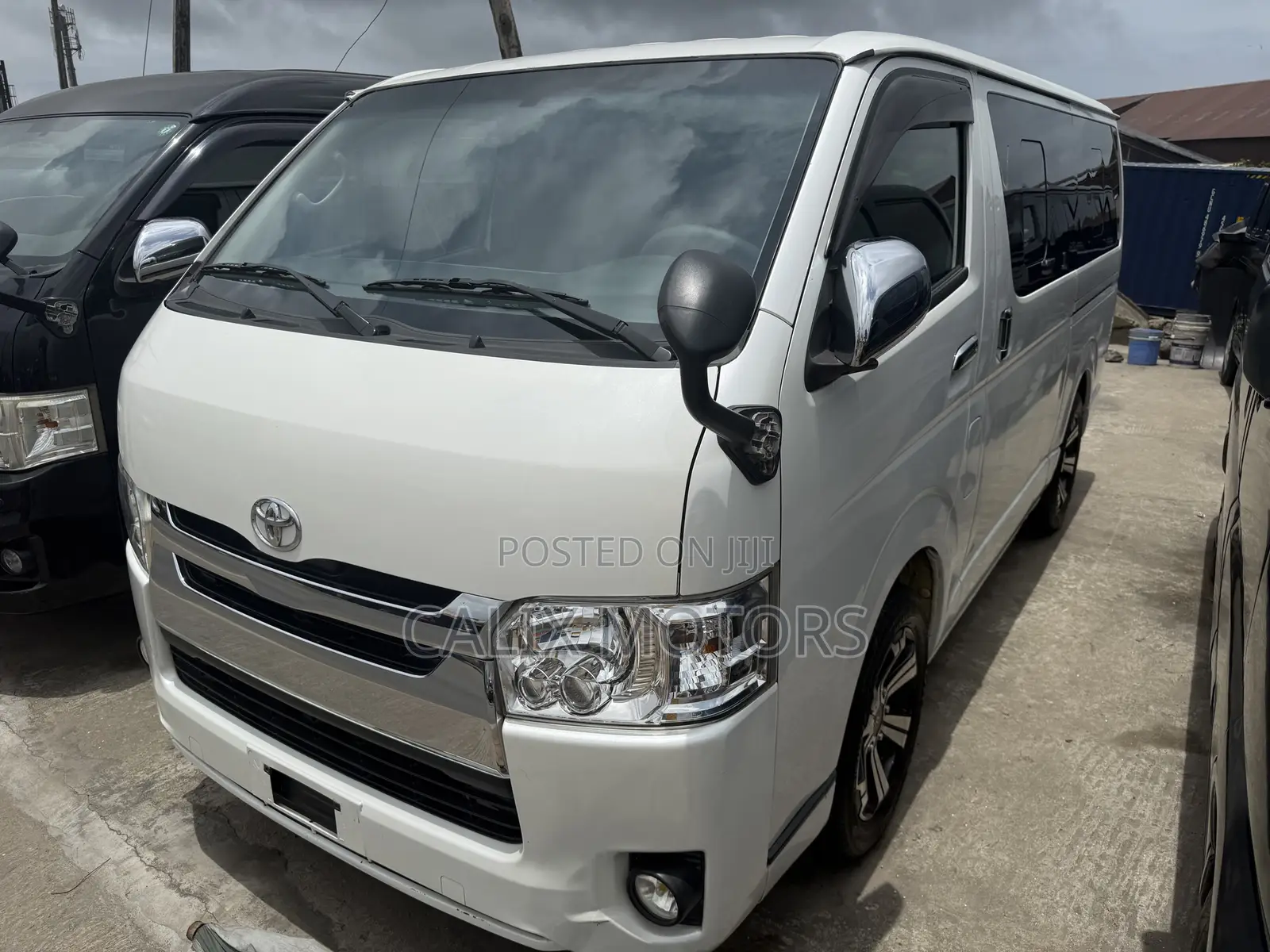 Toyota HiAce 2014 White