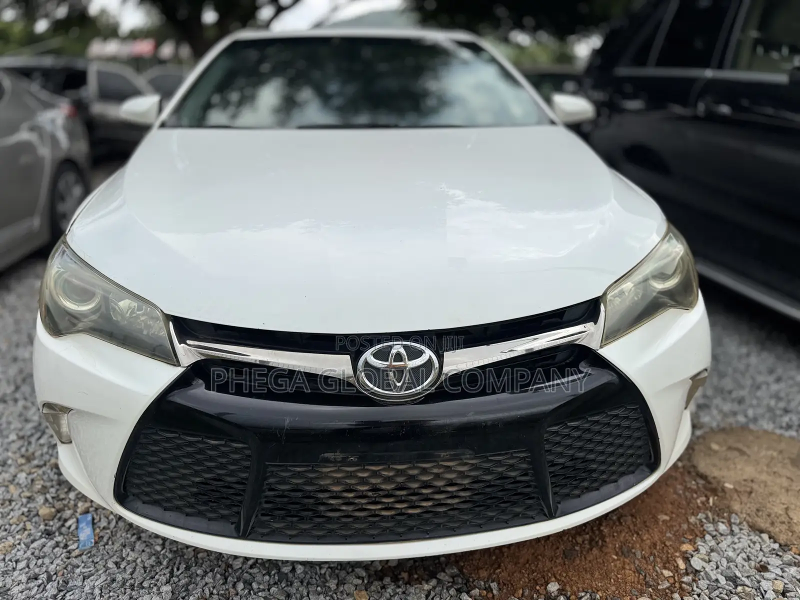 Toyota Camry SE w/Special Edition Pkg (2.5L 4cyl 6A) 2016 White