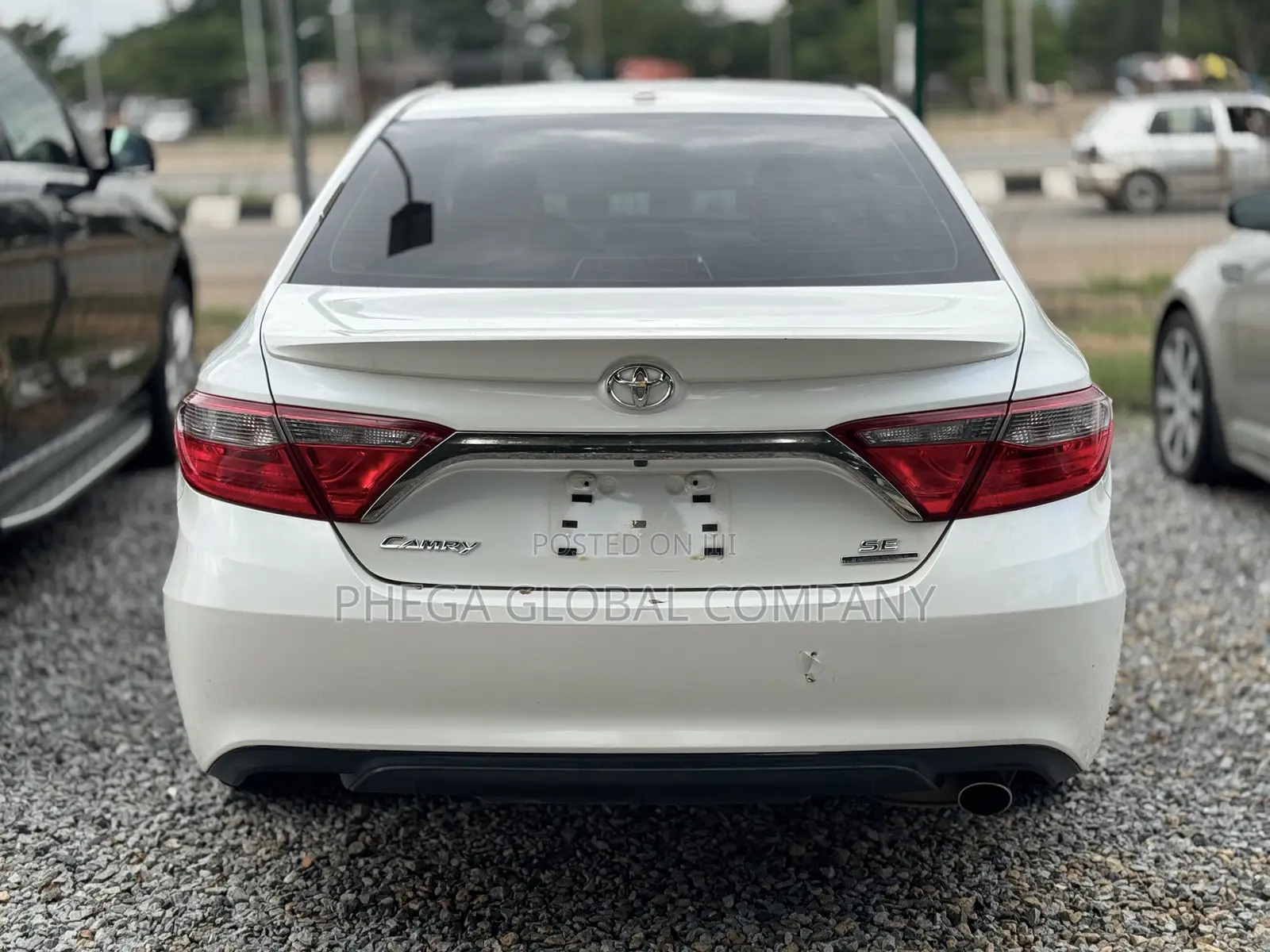 Toyota Camry SE w/Special Edition Pkg (2.5L 4cyl 6A) 2016 White