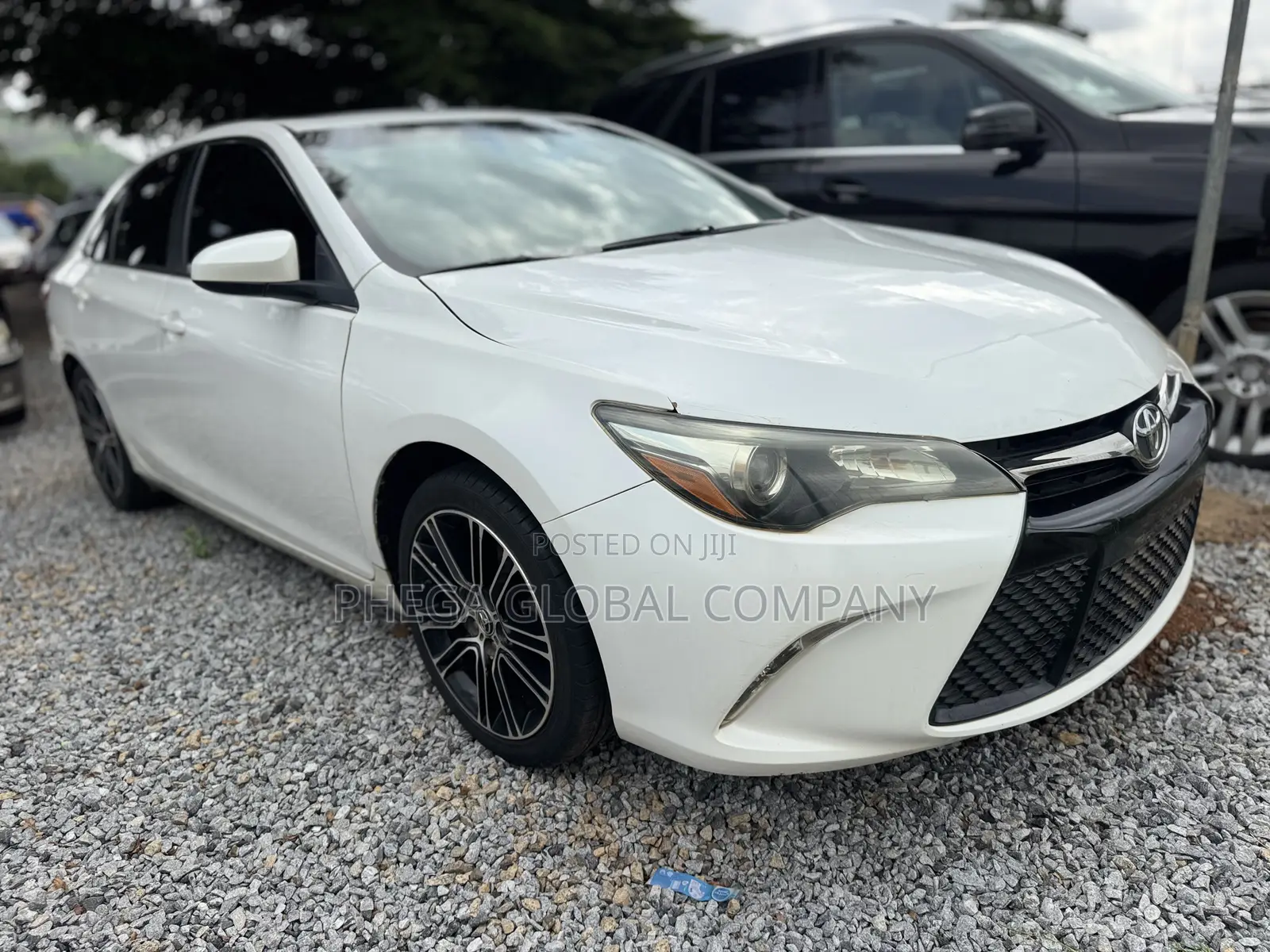 Toyota Camry SE w/Special Edition Pkg (2.5L 4cyl 6A) 2016 White