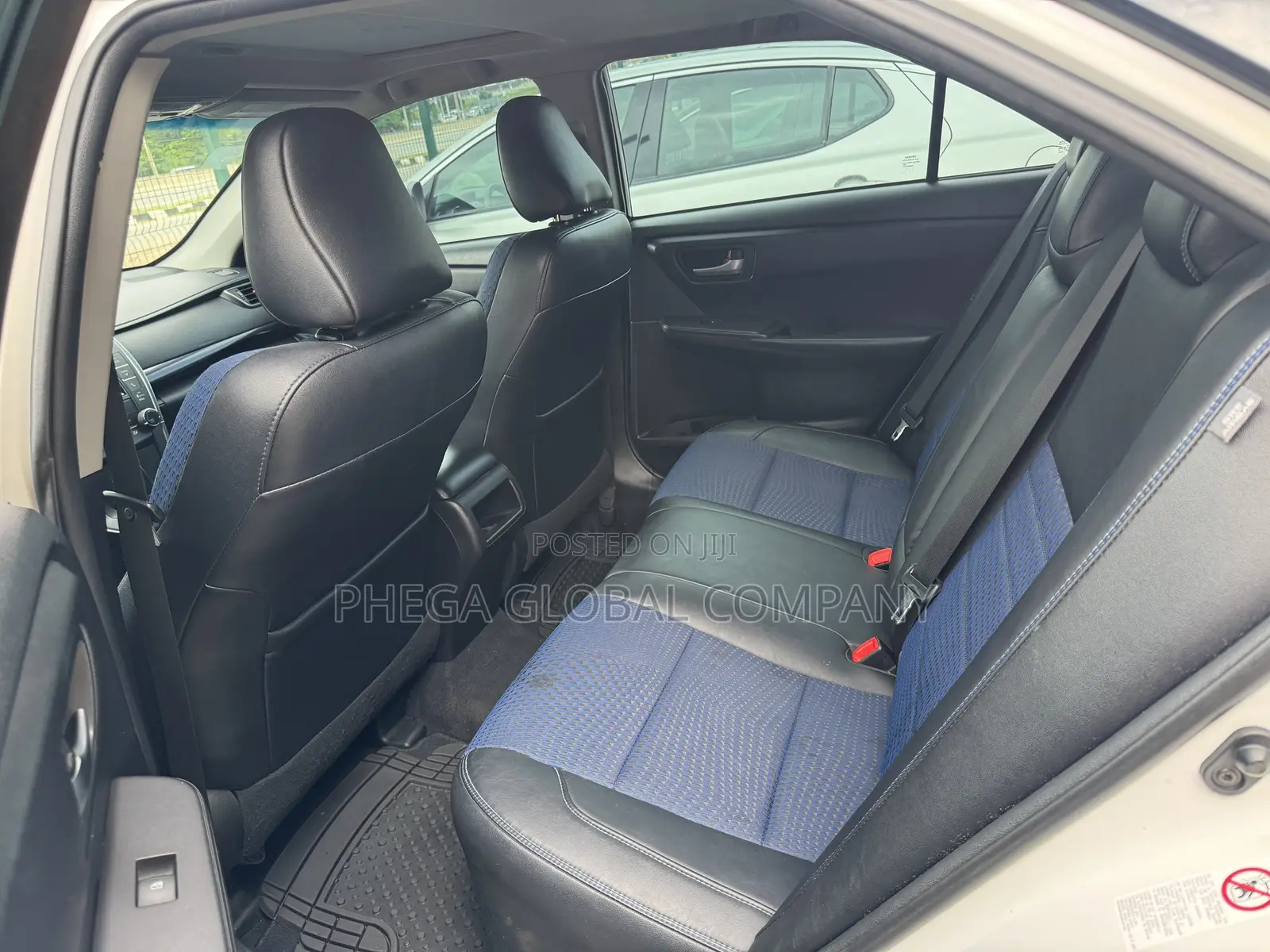 Toyota Camry SE w/Special Edition Pkg (2.5L 4cyl 6A) 2016 White